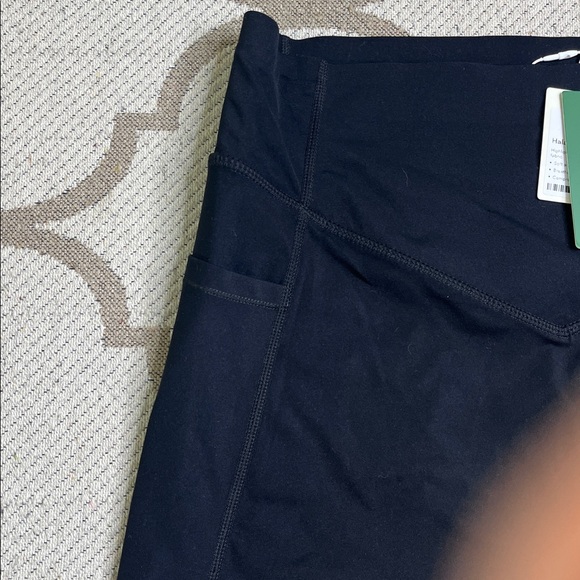 Halara UltraSculpt High Waisted Scrunch Butt Pocket Biker Shorts 7'', size large - Picture 4 of 15